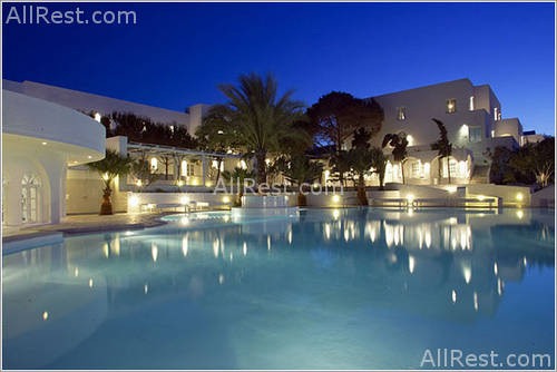Thalassa Sea Side Resort & Suites 